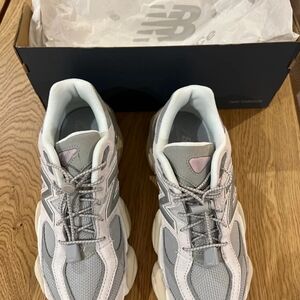 New balance 9060.  7/7.5 women (READ DESCRIPTION)